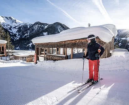 Hausgast fährt Ski im Großglockner Skigebiet im Gradonna Mountain Resort
