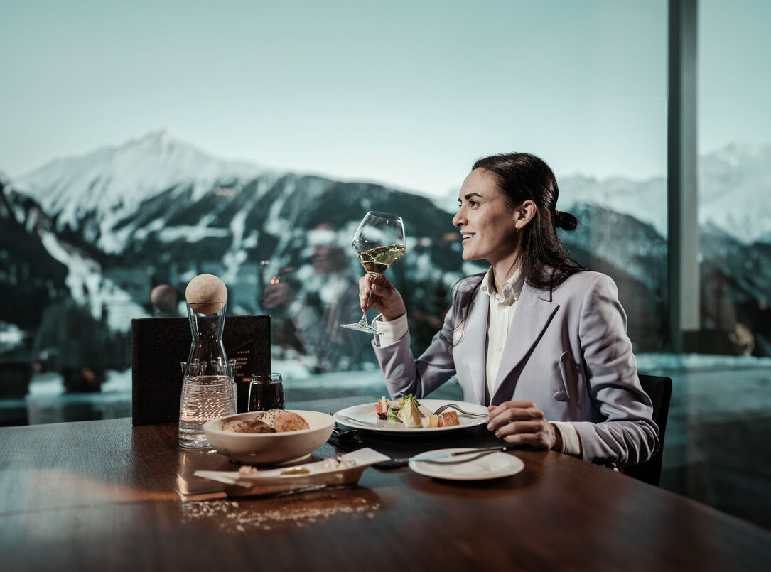 beim Abendessen