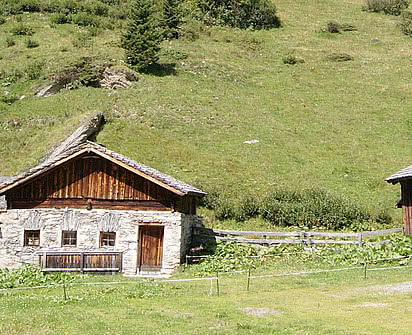 Hütten in den Bergen Österreichs im Wandergebiet vom Sporthotel Gradonna