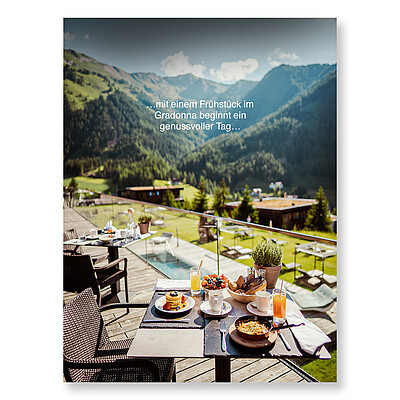 Das Frühstück im Gradonna****s Mountain Resort ist etwas ganz Besonderes. Der Blick auf die Osttiroler ️ Bergwelt lässt den Tag mit Weitblick beginnen.